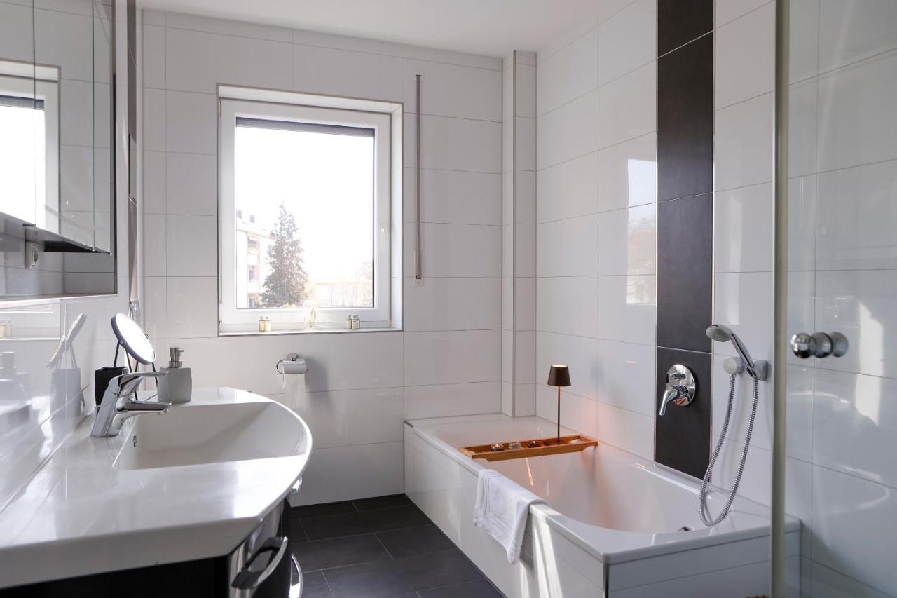 Lumen Homes - Design-Apt. Nahe Audi Und Altstadt, 3 Zimmer, Netflix อินโกลชตัดต์ ภายนอก รูปภาพ