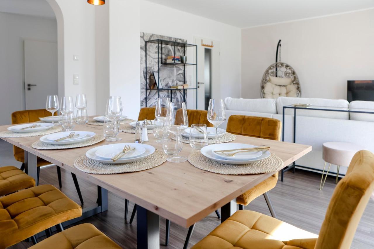 Lumen Homes - Design-Apt. Nahe Audi Und Altstadt, 3 Zimmer, Netflix อินโกลชตัดต์ ภายนอก รูปภาพ