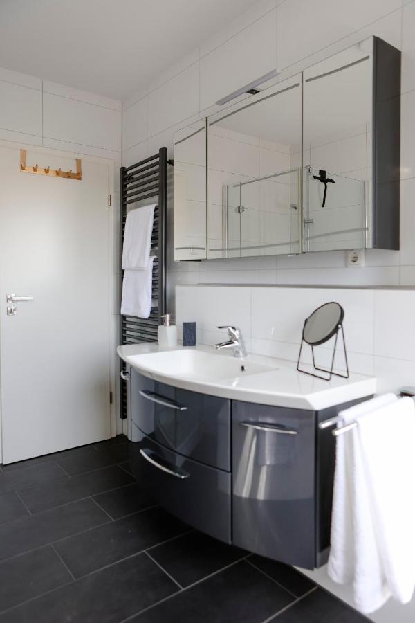 Lumen Homes - Design-Apt. Nahe Audi Und Altstadt, 3 Zimmer, Netflix อินโกลชตัดต์ ภายนอก รูปภาพ