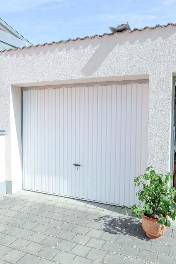 Lumen Homes - Design-Apt. Nahe Audi Und Altstadt, 3 Zimmer, Netflix อินโกลชตัดต์ ภายนอก รูปภาพ