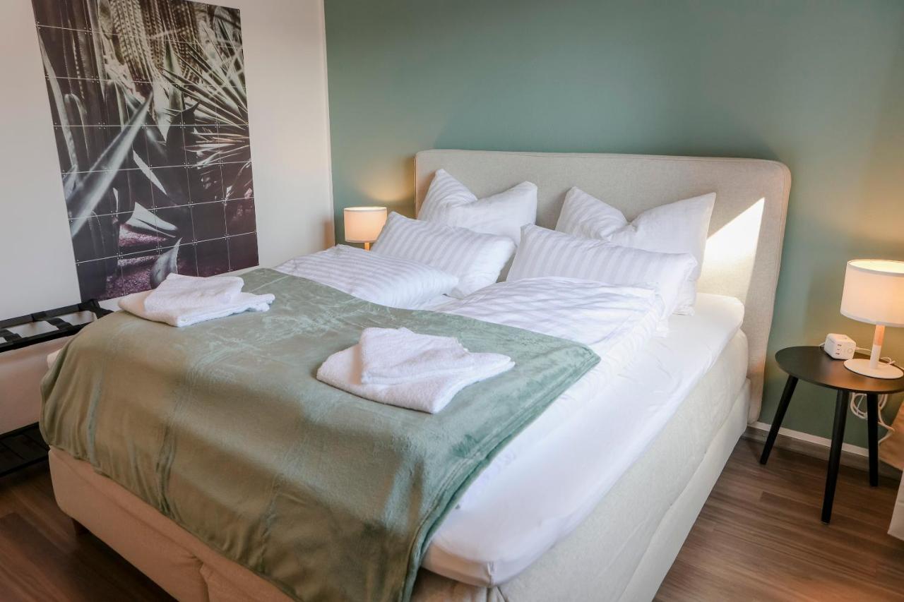 Lumen Homes - Design-Apt. Nahe Audi Und Altstadt, 3 Zimmer, Netflix อินโกลชตัดต์ ภายนอก รูปภาพ