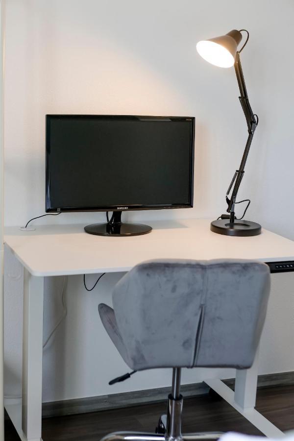 Lumen Homes - Design-Apt. Nahe Audi Und Altstadt, 3 Zimmer, Netflix อินโกลชตัดต์ ภายนอก รูปภาพ