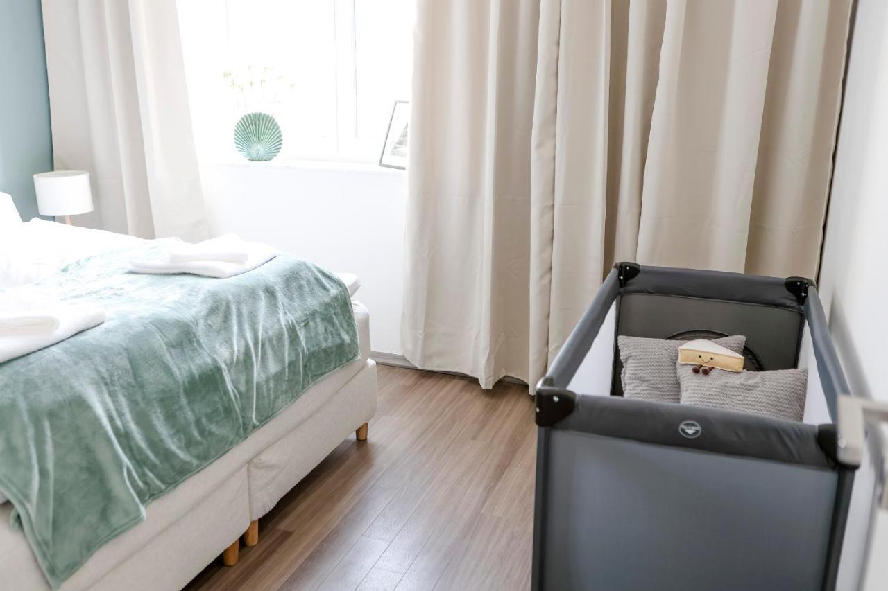 Lumen Homes - Design-Apt. Nahe Audi Und Altstadt, 3 Zimmer, Netflix อินโกลชตัดต์ ภายนอก รูปภาพ
