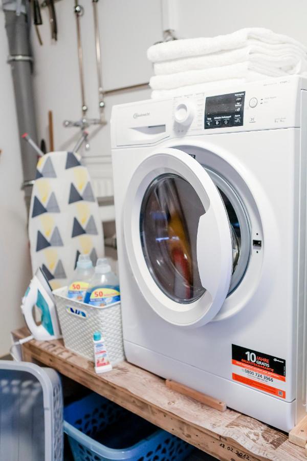 Lumen Homes - Design-Apt. Nahe Audi Und Altstadt, 3 Zimmer, Netflix อินโกลชตัดต์ ภายนอก รูปภาพ