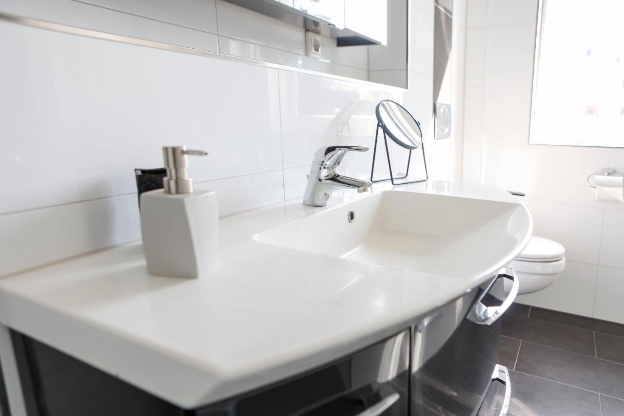 Lumen Homes - Design-Apt. Nahe Audi Und Altstadt, 3 Zimmer, Netflix อินโกลชตัดต์ ภายนอก รูปภาพ