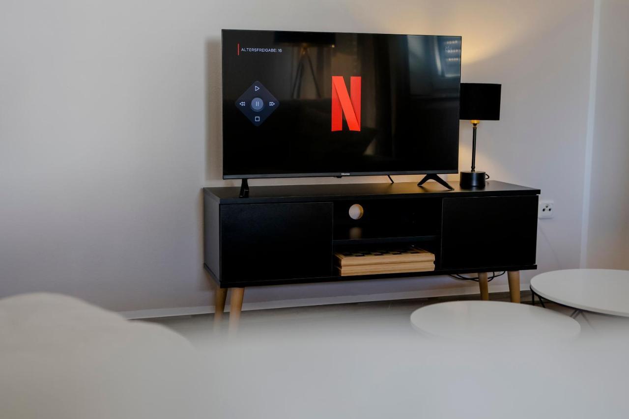 Lumen Homes - Design-Apt. Nahe Audi Und Altstadt, 3 Zimmer, Netflix อินโกลชตัดต์ ภายนอก รูปภาพ