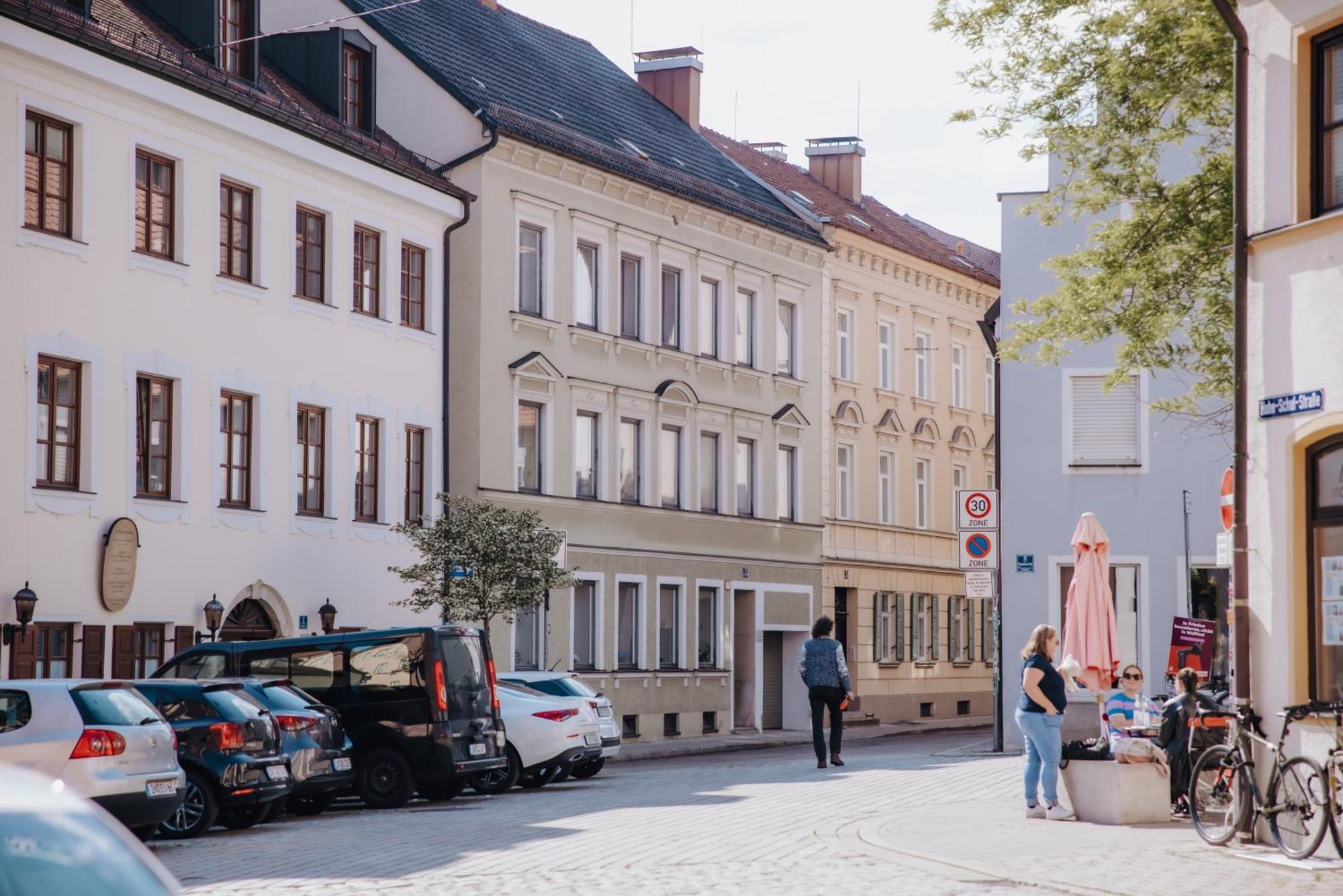Lumen Homes - Design-Apt. Nahe Audi Und Altstadt, 3 Zimmer, Netflix อินโกลชตัดต์ ภายนอก รูปภาพ